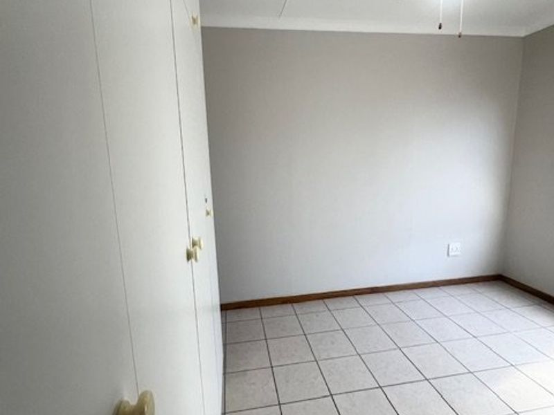 *IMMEDIATE RENTAL AVAILABILITY!*  - Photo 9