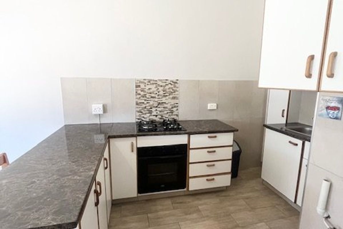 *IMMEDIATE RENTAL AVAILABILITY!*  - Photo 4