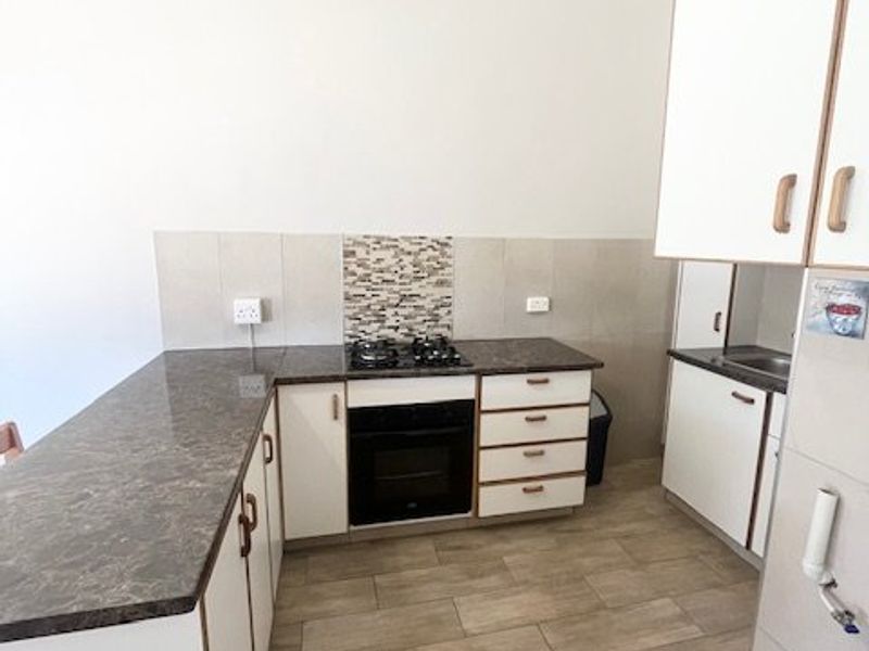 *IMMEDIATE RENTAL AVAILABILITY!*  - Photo 4