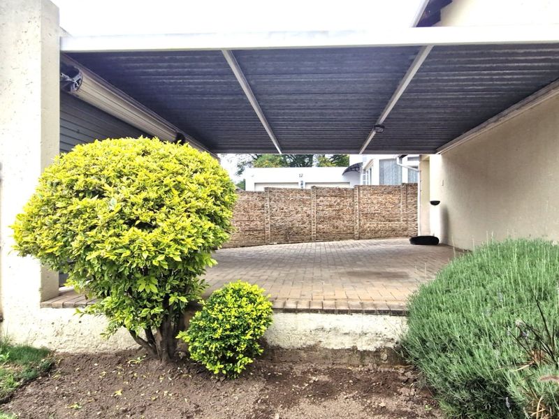 Gorgeous Modern Contemporary ,,,,,,,,,, 3  Bedrooms ,,2  Bathrooms,,  Pet Friendly Double Story Cluster - Photo 6