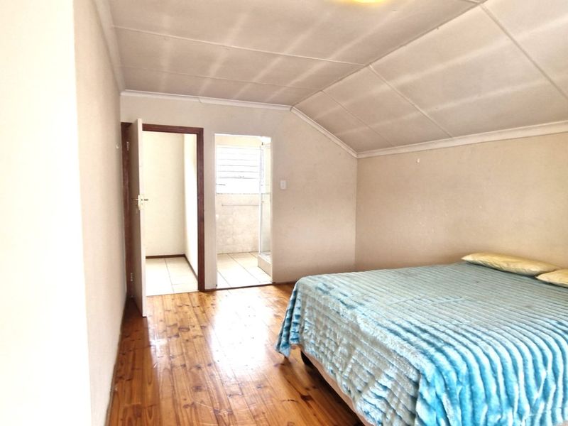 Gorgeous Modern Contemporary ,,,,,,,,,, 3  Bedrooms ,,2  Bathrooms,,  Pet Friendly Double Story Cluster - Photo 9