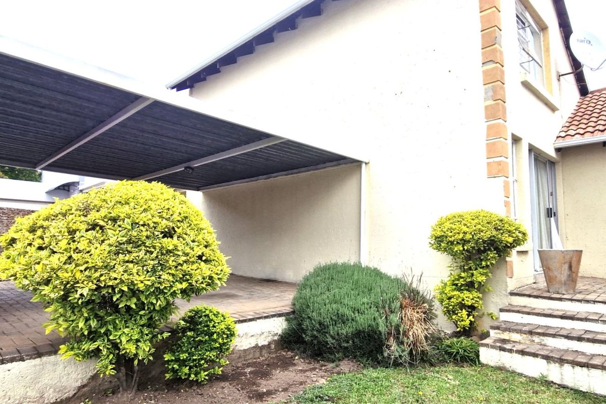 Gorgeous Modern Contemporary ,,,,,,,,,, 3  Bedrooms ,,2  Bathrooms,,  Pet Friendly Double Story Cluster - Photo 5