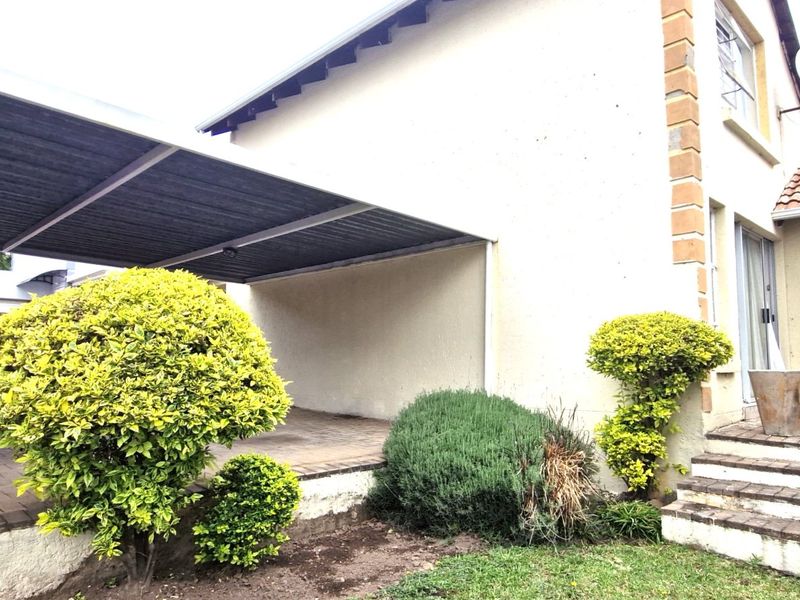 Gorgeous Modern Contemporary ,,,,,,,,,, 3  Bedrooms ,,2  Bathrooms,,  Pet Friendly Double Story Cluster - Photo 5