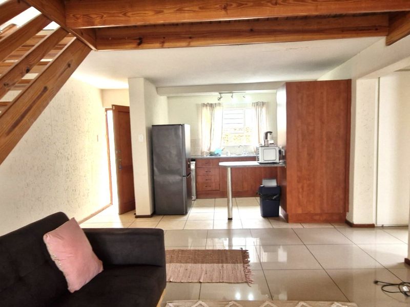 Gorgeous Modern Contemporary ,,,,,,,,,, 3  Bedrooms ,,2  Bathrooms,,  Pet Friendly Double Story Cluster - Photo 1