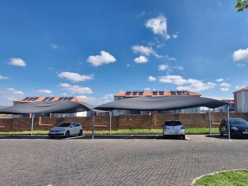 Stunning 2 Bedrooms 1 Full Bathroom Open Plan Kitchen  Balcony  Upstairs Townhouse - Photo 4