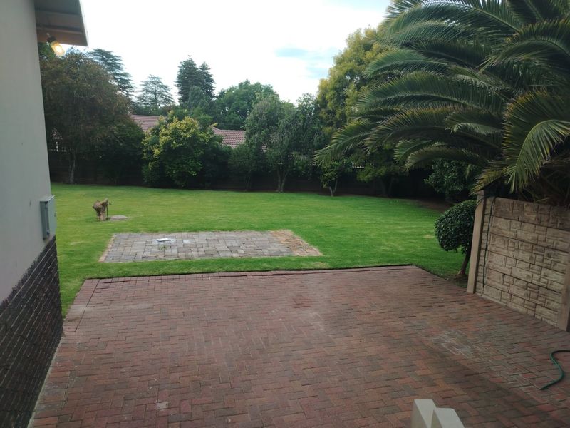 "Move-In Ready! Abundant Storage and a Lush Garden in This 4-Bed Gem." - Photo 5