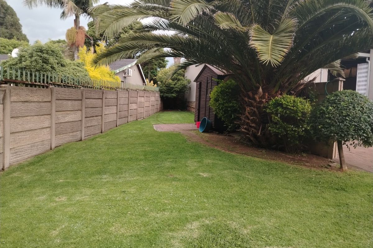 "Move-In Ready! Abundant Storage and a Lush Garden in This 4-Bed Gem." - Photo 4