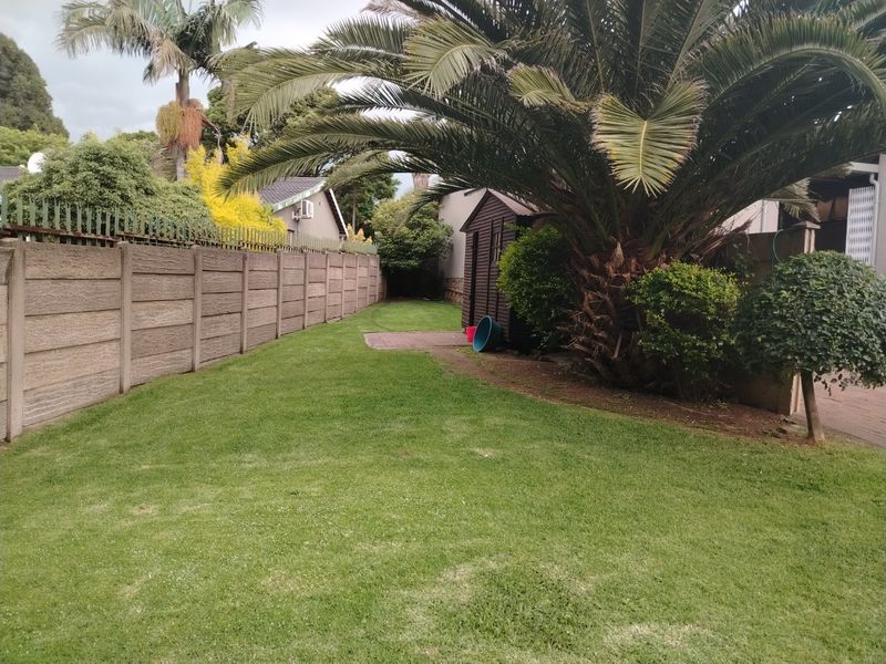 "Move-In Ready! Abundant Storage and a Lush Garden in This 4-Bed Gem." - Photo 4