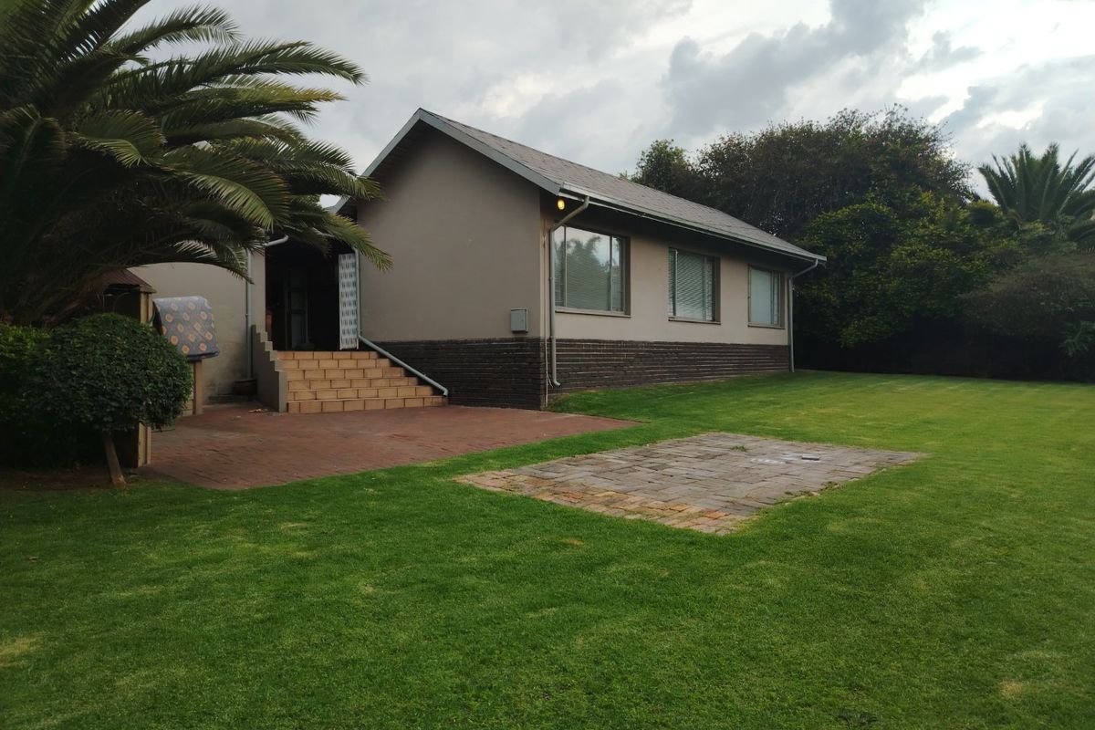 "Move-In Ready! Abundant Storage and a Lush Garden in This 4-Bed Gem." - Photo 3