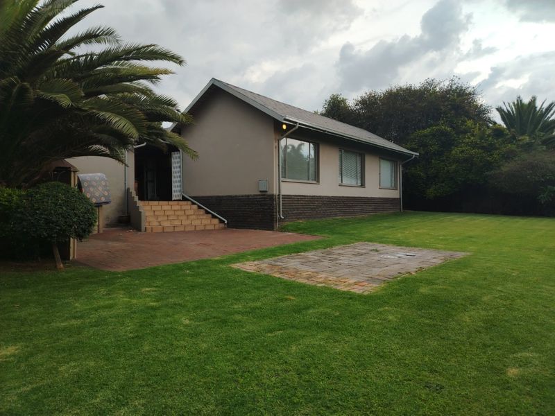 "Move-In Ready! Abundant Storage and a Lush Garden in This 4-Bed Gem." - Photo 3