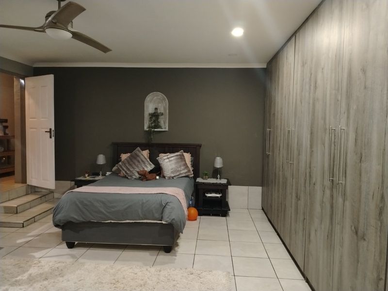 "Move-In Ready! Abundant Storage and a Lush Garden in This 4-Bed Gem." - Photo 10