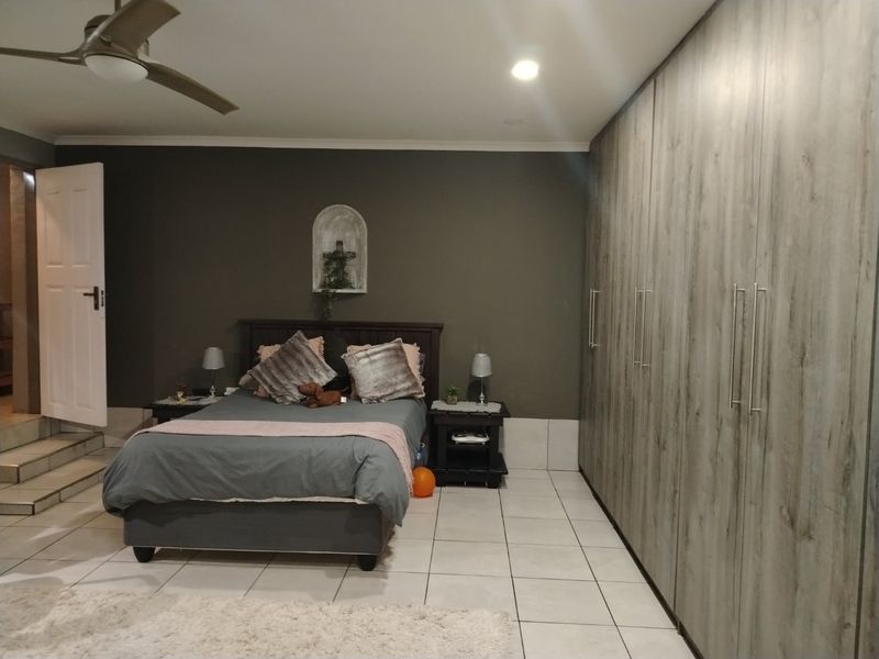 "Move-In Ready! Abundant Storage and a Lush Garden in This 4-Bed Gem." - Photo 9