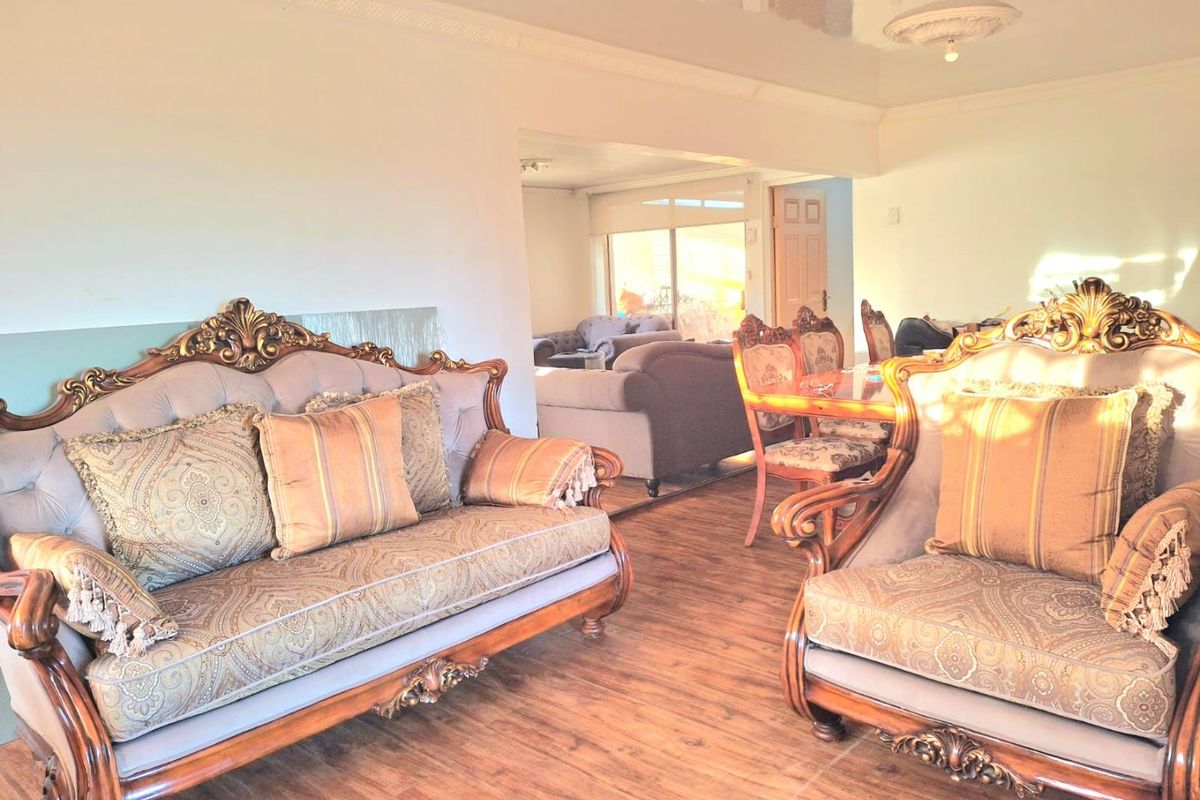 4-Bedroom House for Sale in NU 9, Mdantsane - Photo 5