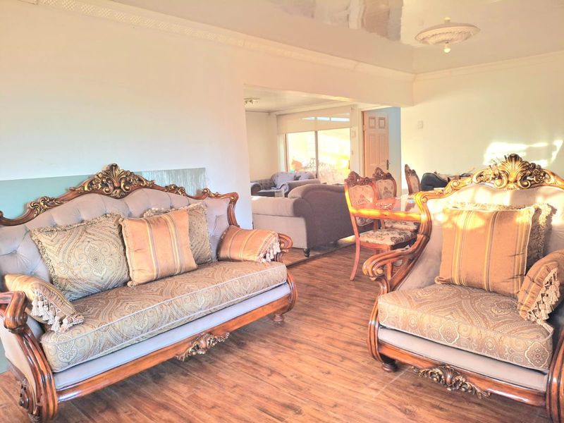 4-Bedroom House for Sale in NU 9, Mdantsane - Photo 5