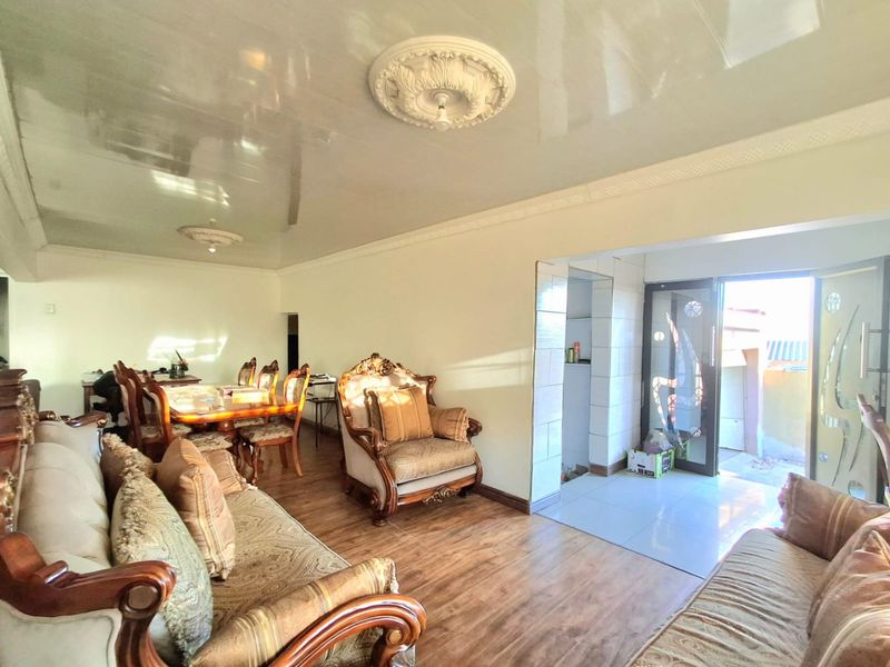 4-Bedroom House for Sale in NU 9, Mdantsane - Photo 7