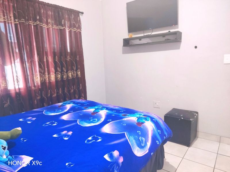 Modern family home for sale with entertainment area in Silversands  - Photo 9