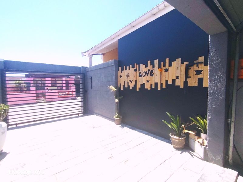 Modern family home for sale with entertainment area in Silversands  - Photo 8