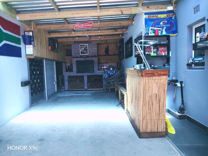 Modern family home for sale with entertainment area in Silversands  - Photo 7