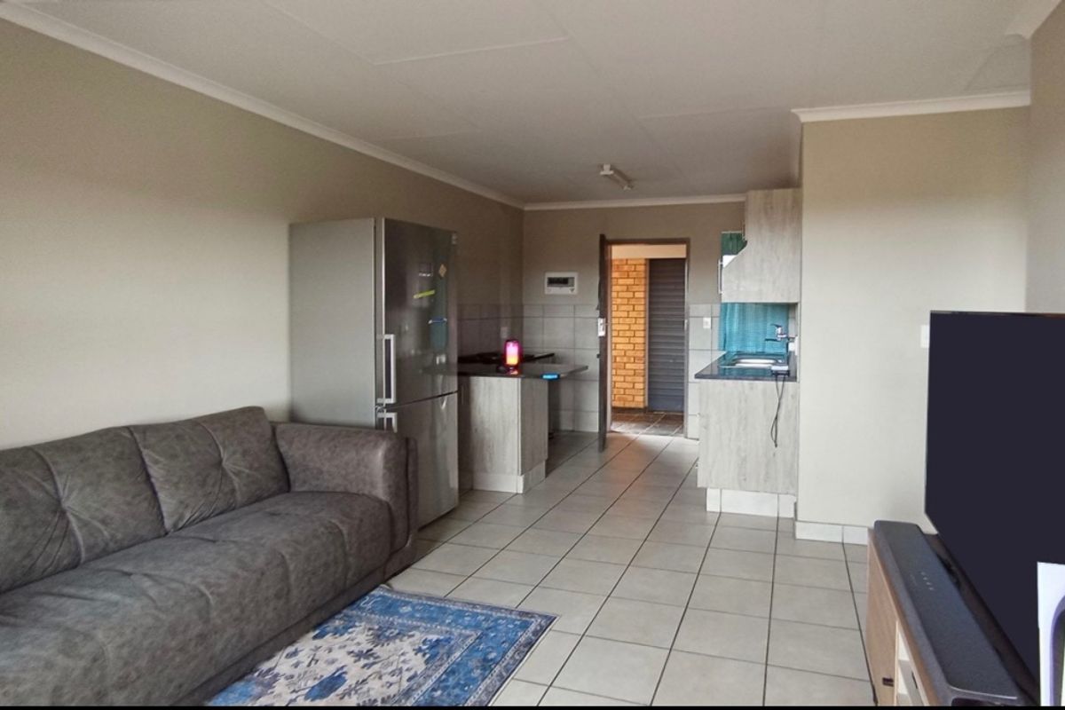 2 bedroom apartment for sale in Huewelood  - Photo 2