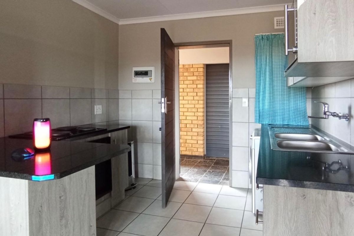 2 bedroom apartment for sale in Huewelood  - Photo 4