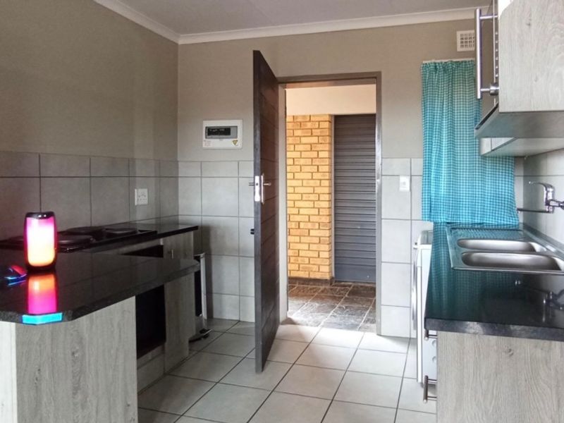 2 bedroom apartment for sale in Huewelood  - Photo 4