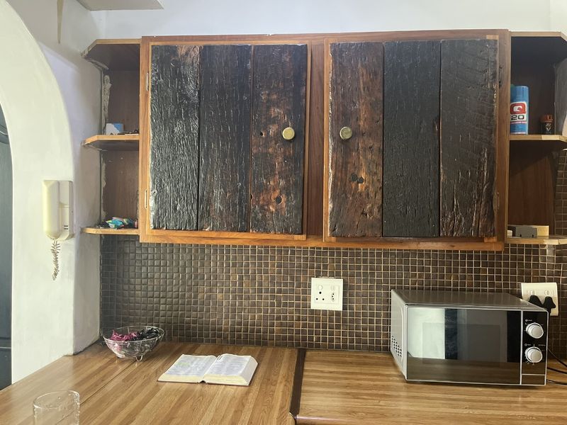 Stylish 2 bed flat with sunny balcony - Photo 2
