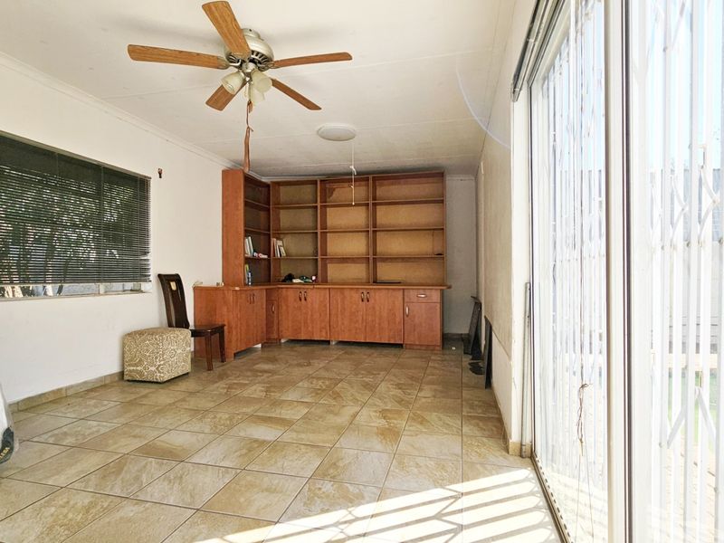 A solid home with a pool in Falcon Ridge. - Photo 8