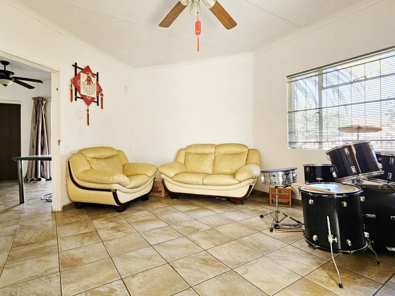 A solid home with a pool in Falcon Ridge. - Photo 7