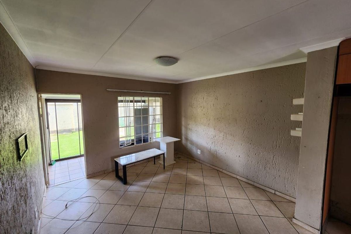 Charming Home with Modern Comforts - Photo 2