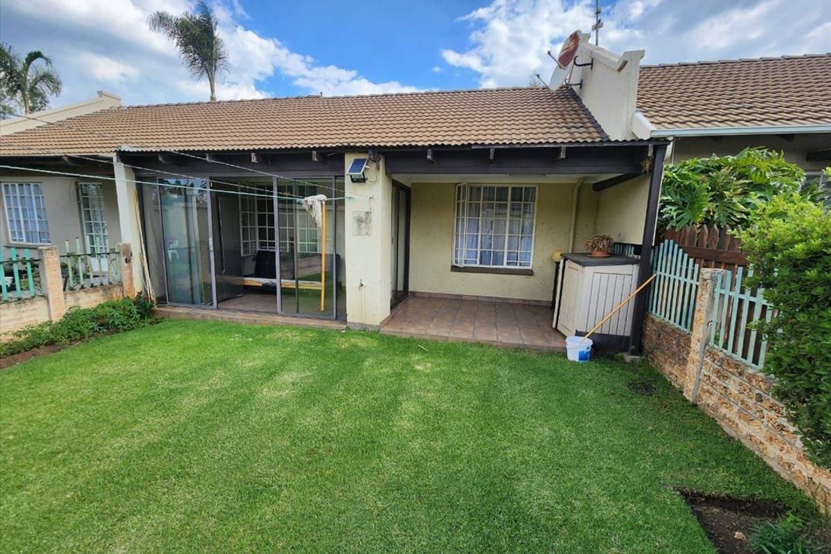 Charming Home with Modern Comforts - Photo 3