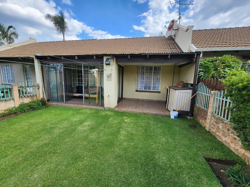 Charming Home with Modern Comforts - Photo 3