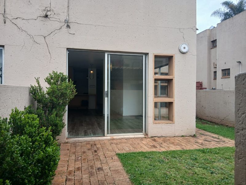 1-Bedroom Ground Floor Apartment in Houghton Estate - Photo 5