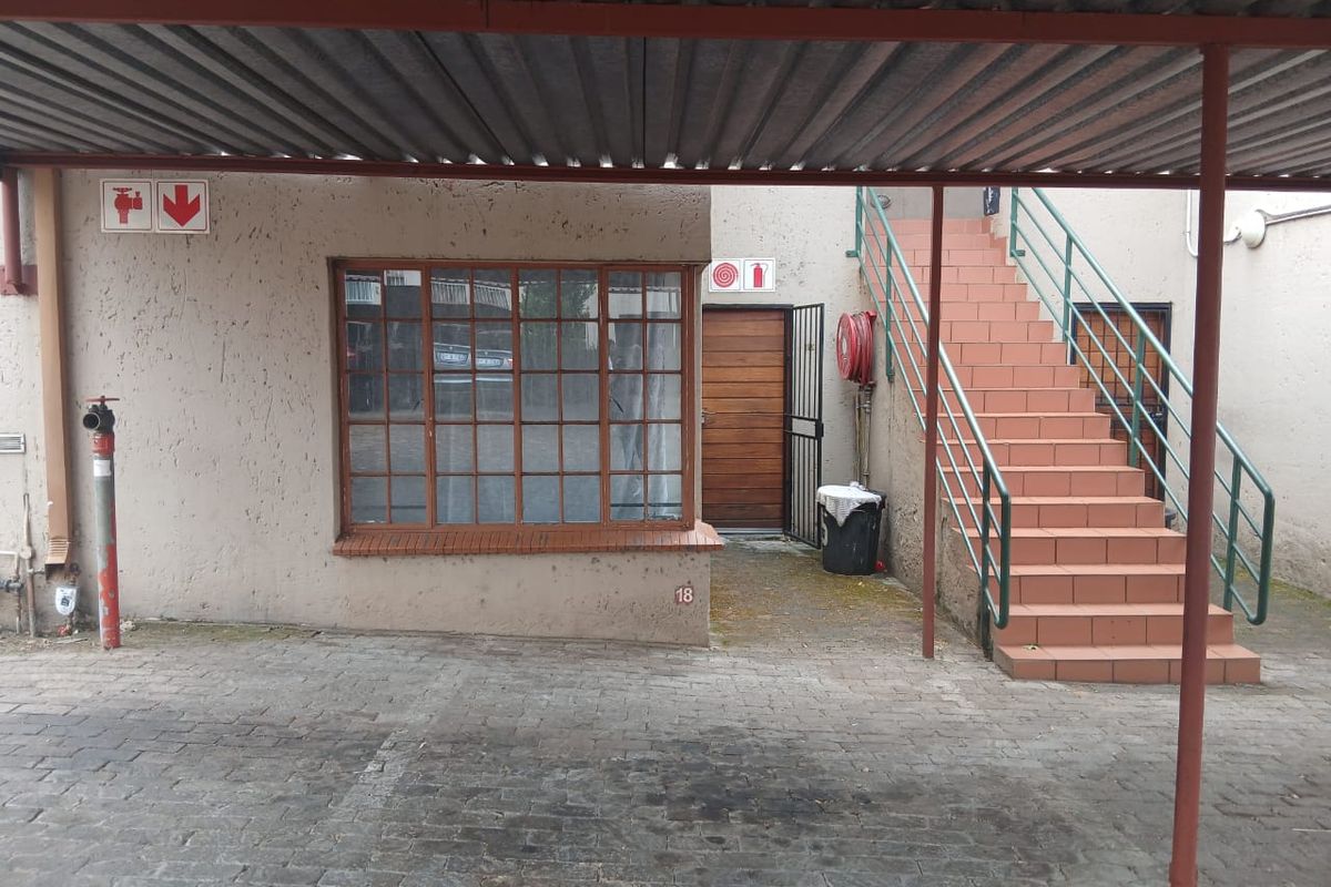 1-Bedroom Ground Floor Apartment in Houghton Estate - Photo 2