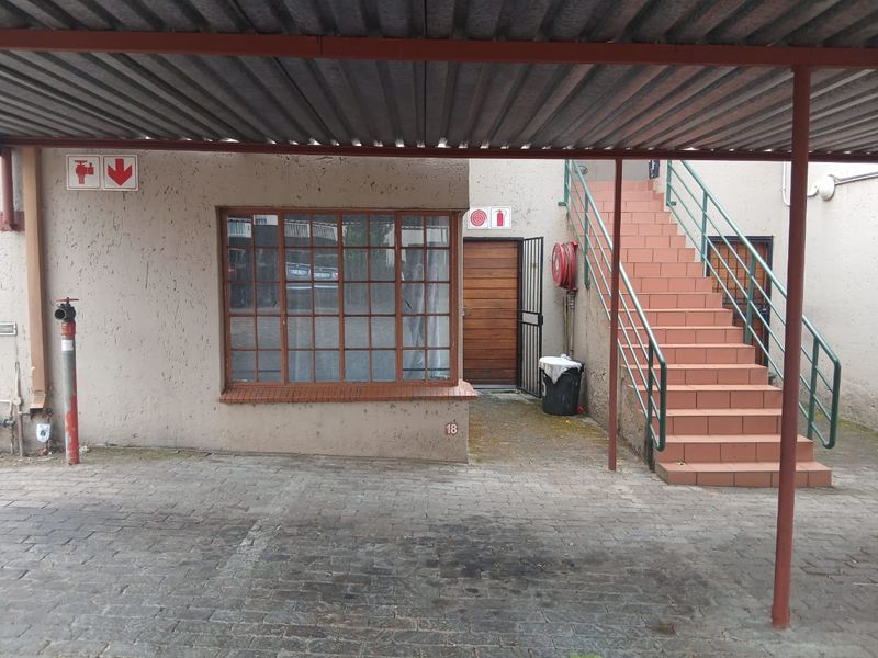 1-Bedroom Ground Floor Apartment in Houghton Estate - Photo 2