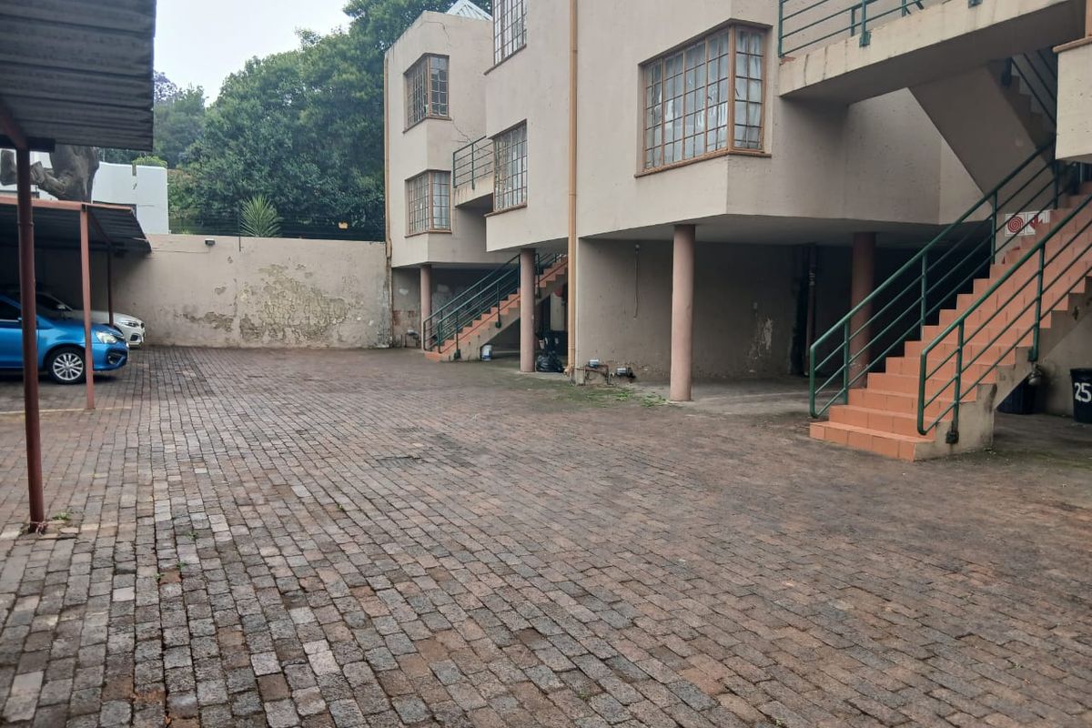 1-Bedroom Ground Floor Apartment in Houghton Estate - Photo 3