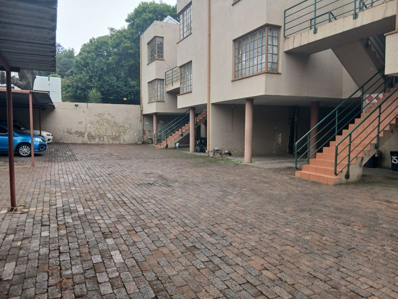 1-Bedroom Ground Floor Apartment in Houghton Estate - Photo 3