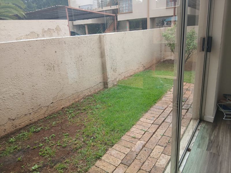 1-Bedroom Ground Floor Apartment in Houghton Estate - Photo 7
