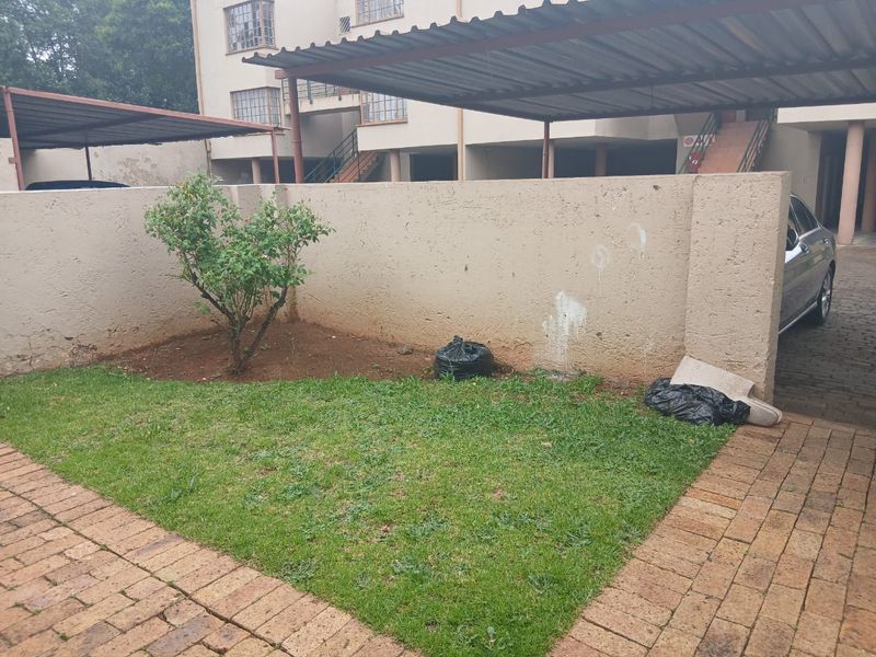 1-Bedroom Ground Floor Apartment in Houghton Estate - Photo 6