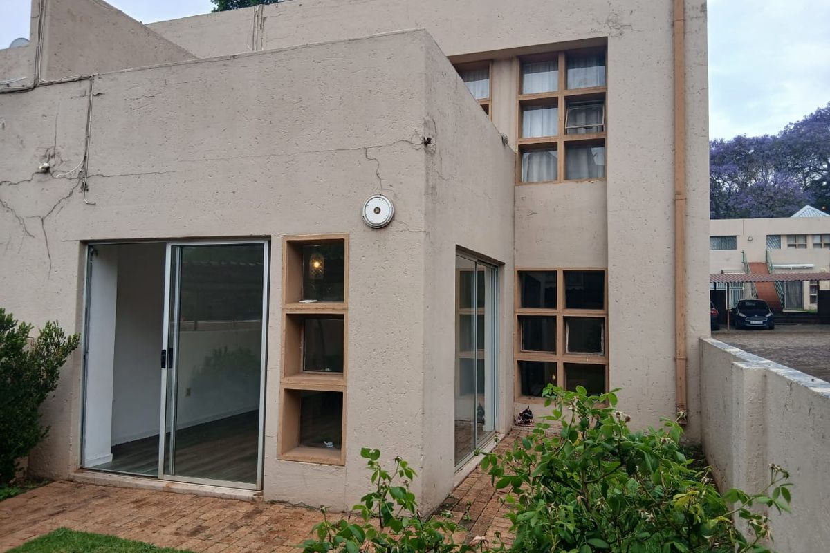 1-Bedroom Ground Floor Apartment in Houghton Estate - Photo 4