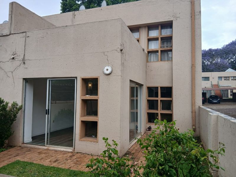 1-Bedroom Ground Floor Apartment in Houghton Estate - Photo 4