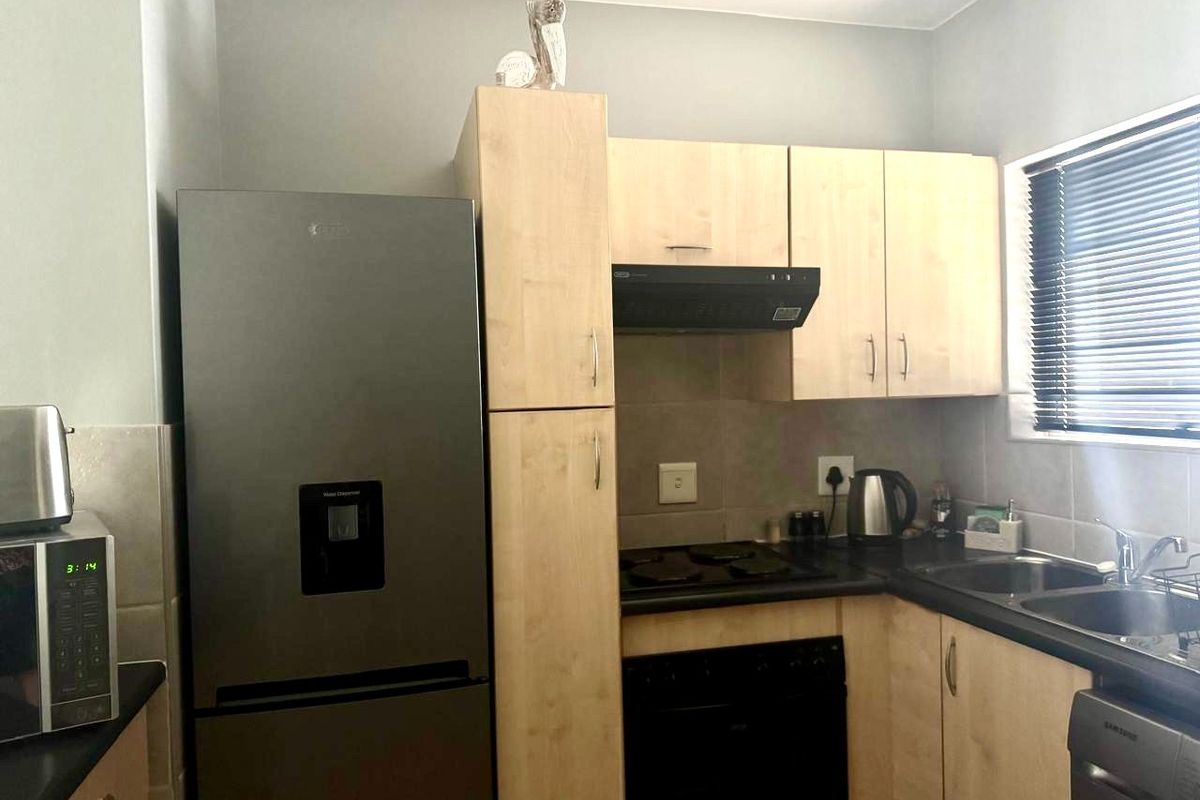 Secure Coastal Rental in Diaz Strand, Fully Furnished Ground-Floor Apartment - Photo 4