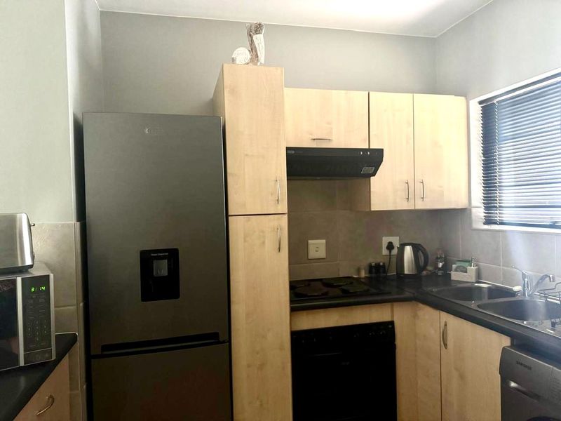 Secure Coastal Rental in Diaz Strand, Fully Furnished Ground-Floor Apartment - Photo 4