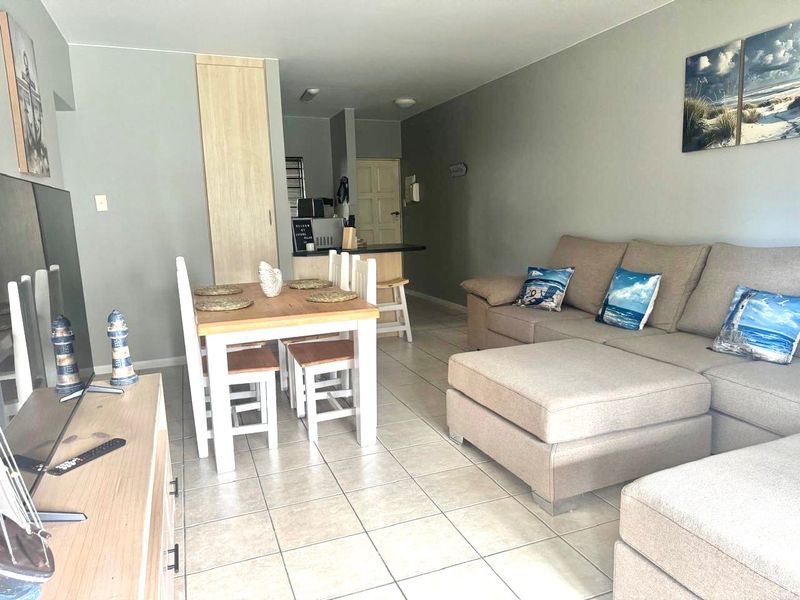 Secure Coastal Rental in Diaz Strand, Fully Furnished Ground-Floor Apartment - Photo 9