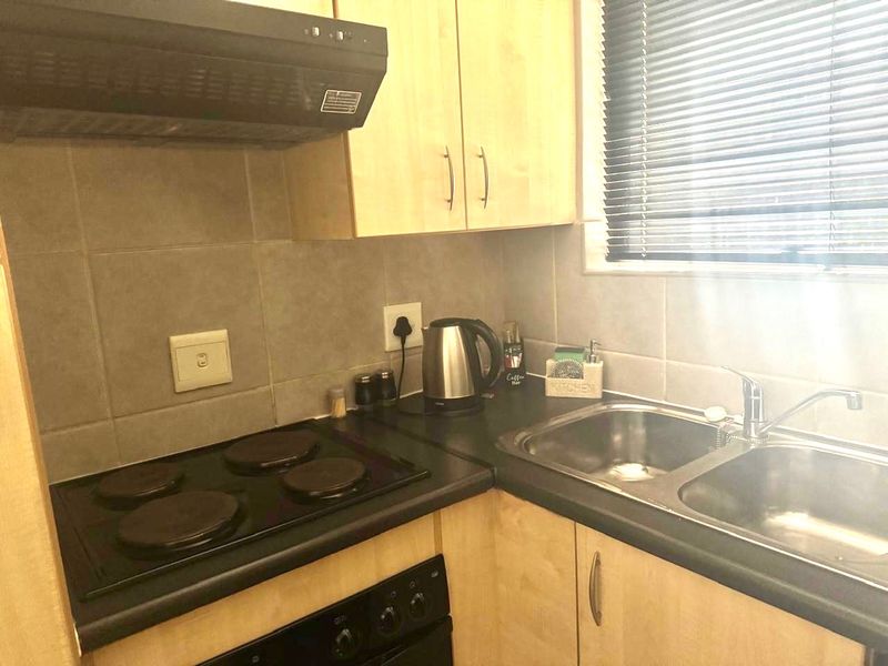Secure Coastal Rental in Diaz Strand, Fully Furnished Ground-Floor Apartment - Photo 7