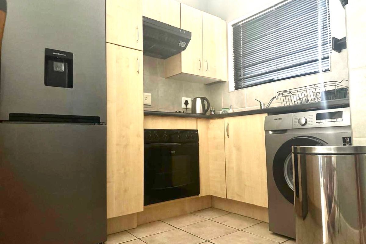 Secure Coastal Rental in Diaz Strand, Fully Furnished Ground-Floor Apartment - Photo 5