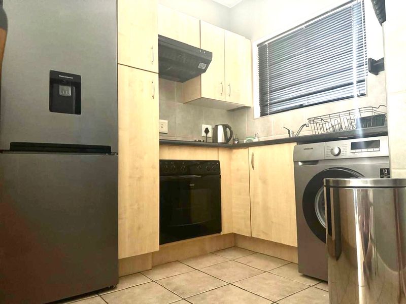Secure Coastal Rental in Diaz Strand, Fully Furnished Ground-Floor Apartment - Photo 5