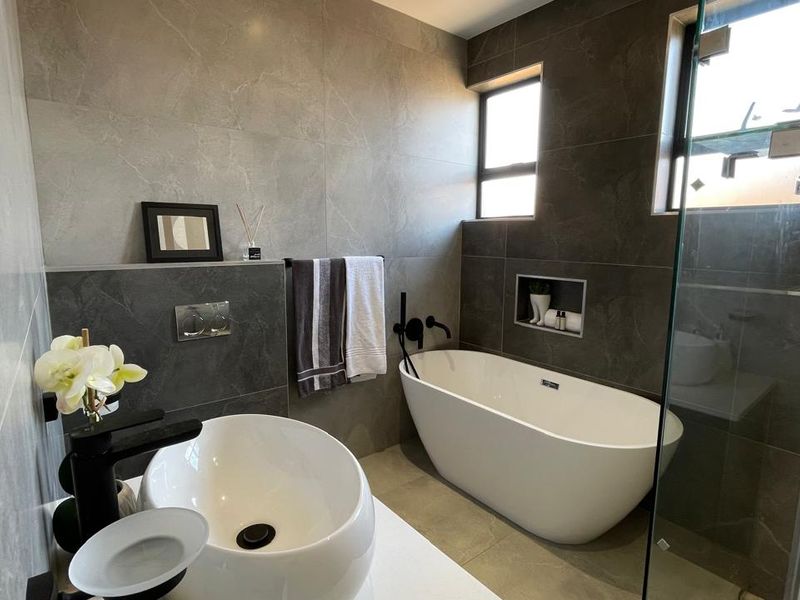 Newly Built Contemporary 4 Bedroom Family Home | Pool & Boma | Staff Quarters   - Photo 4