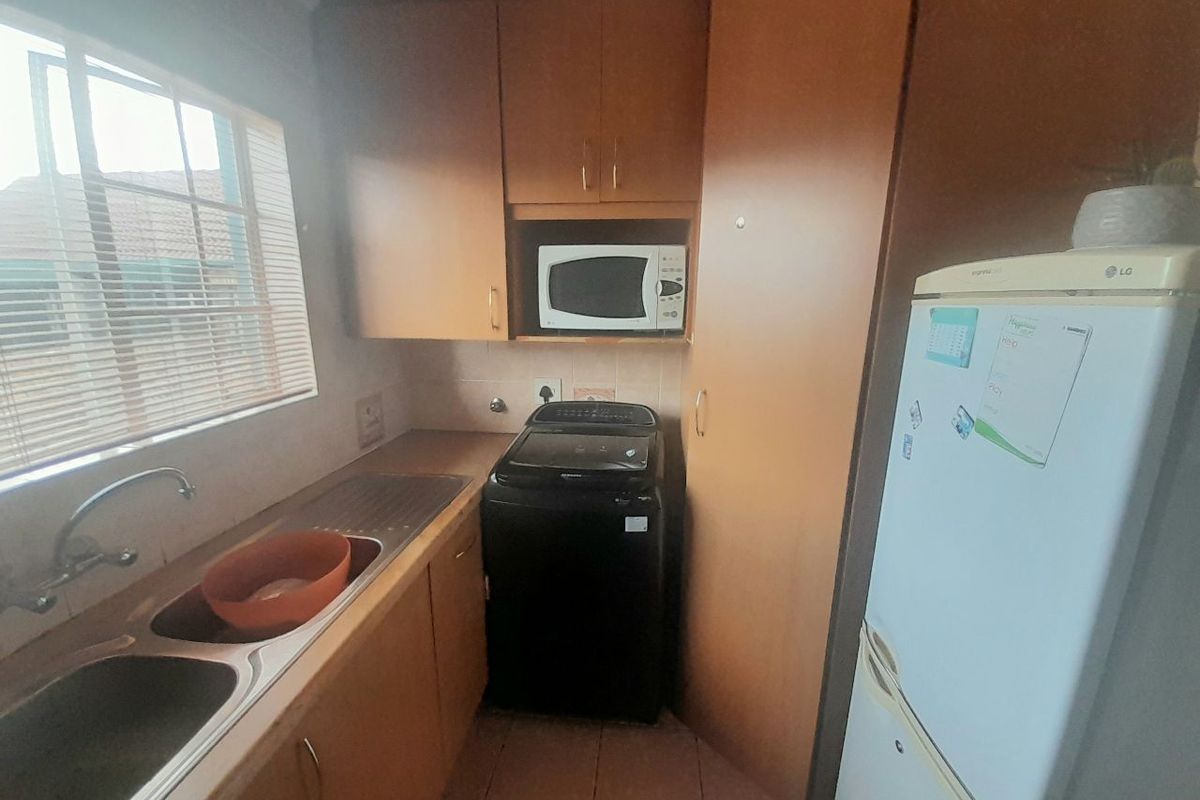 Modern 3-Bed Townhouse with Large Patio and Built-In Braai - Photo 5