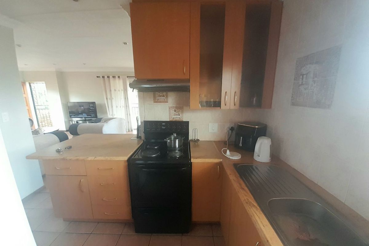 Modern 3-Bed Townhouse with Large Patio and Built-In Braai - Photo 4