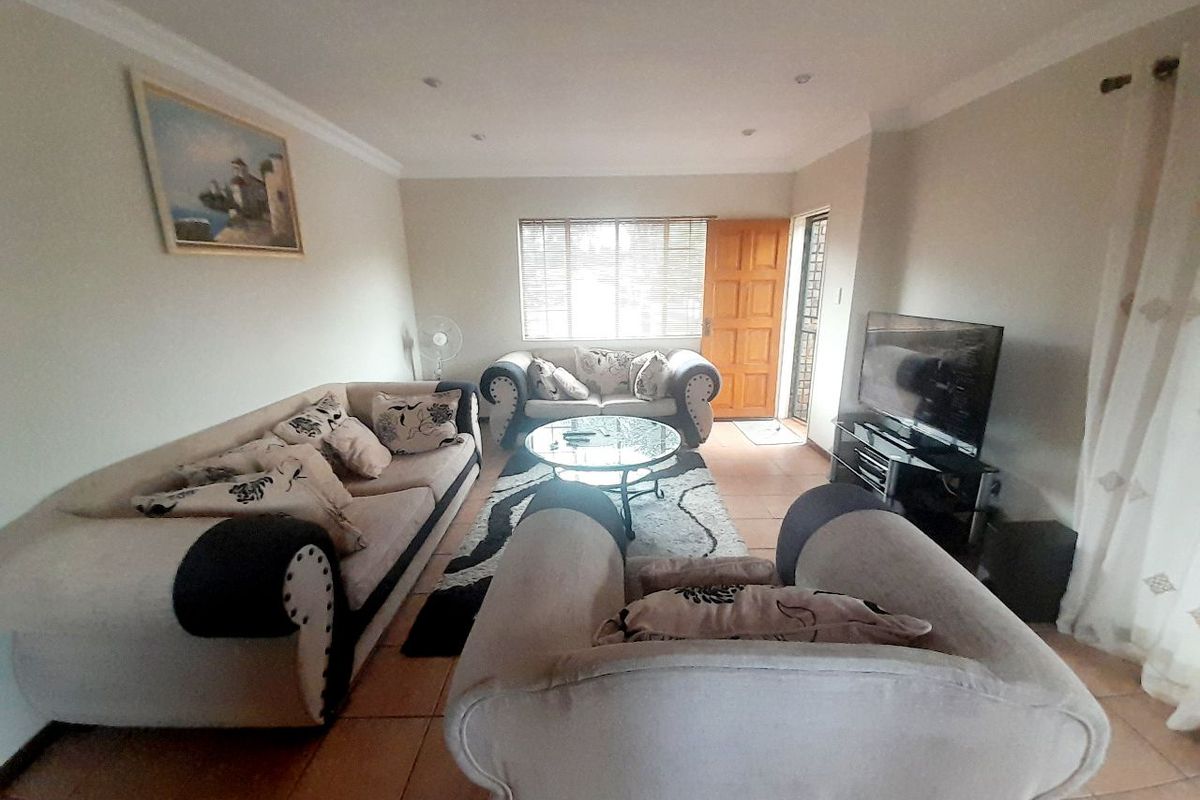 Modern 3-Bed Townhouse with Large Patio and Built-In Braai - Photo 3